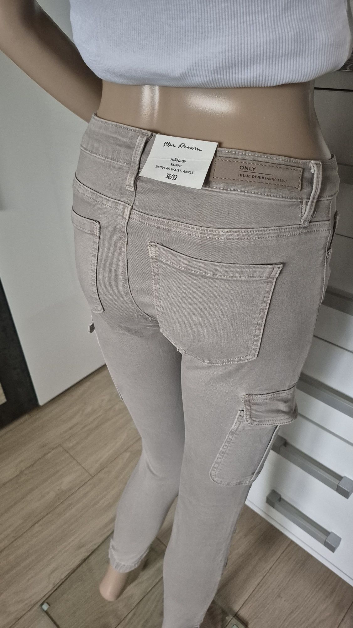 Spodnie dżinsowe damskie joggery Only 36/32 szare, nowe z metką.