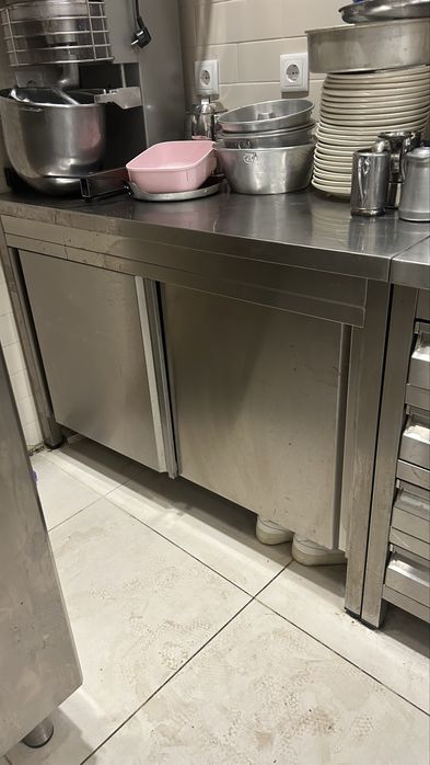 Bancada de inox e movel de parede
