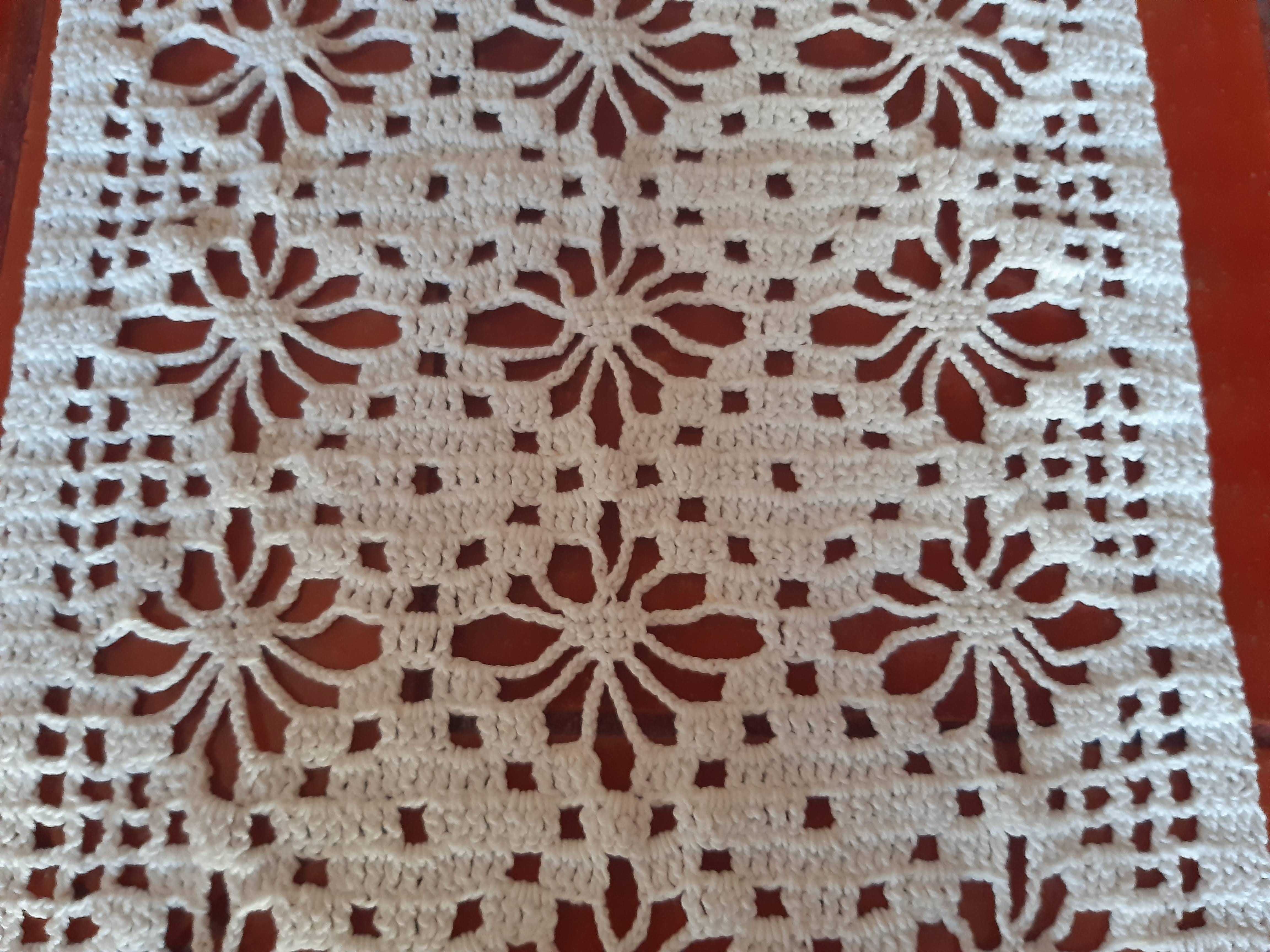 Naperon crochet, vintage, 1metro e 50cm, nunca usado