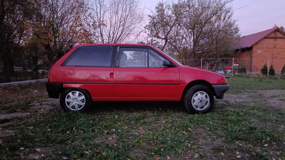Citroen AX, czerwona cytryna