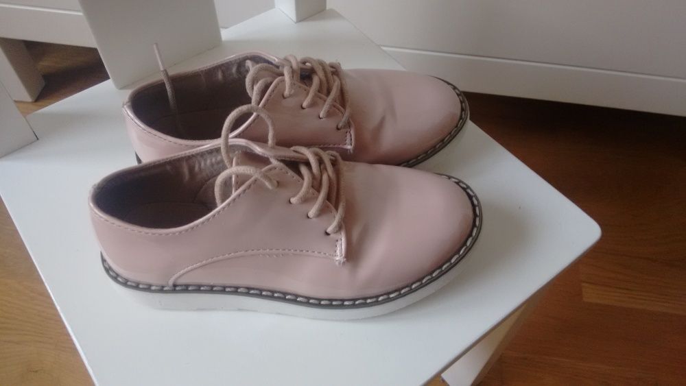 Śliczne buciki Zara dla dziewczynki.