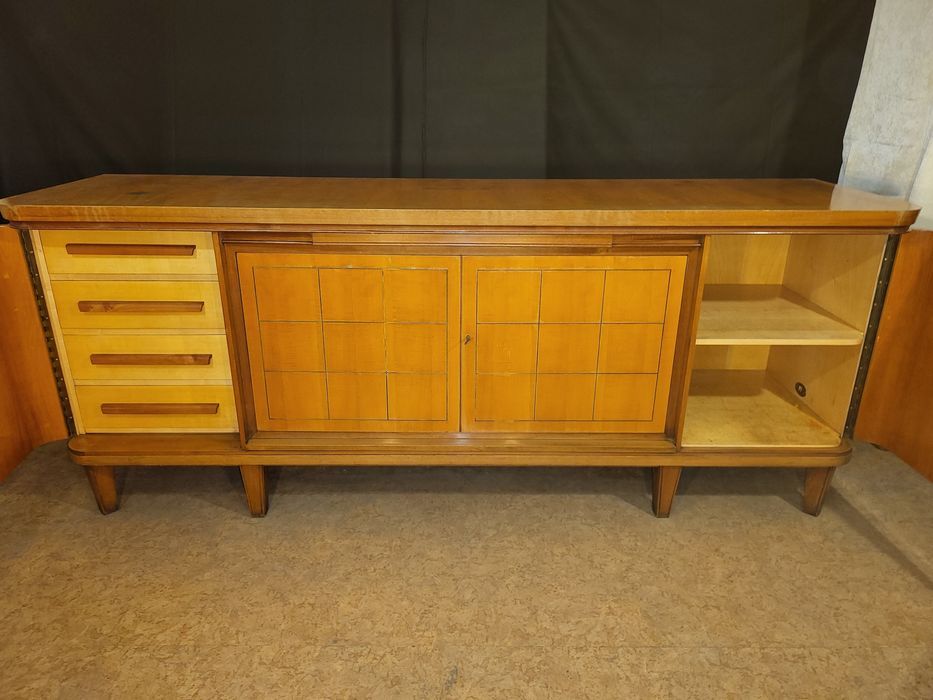 piękna komoda Wilhelm Renz   "WR"
-
.