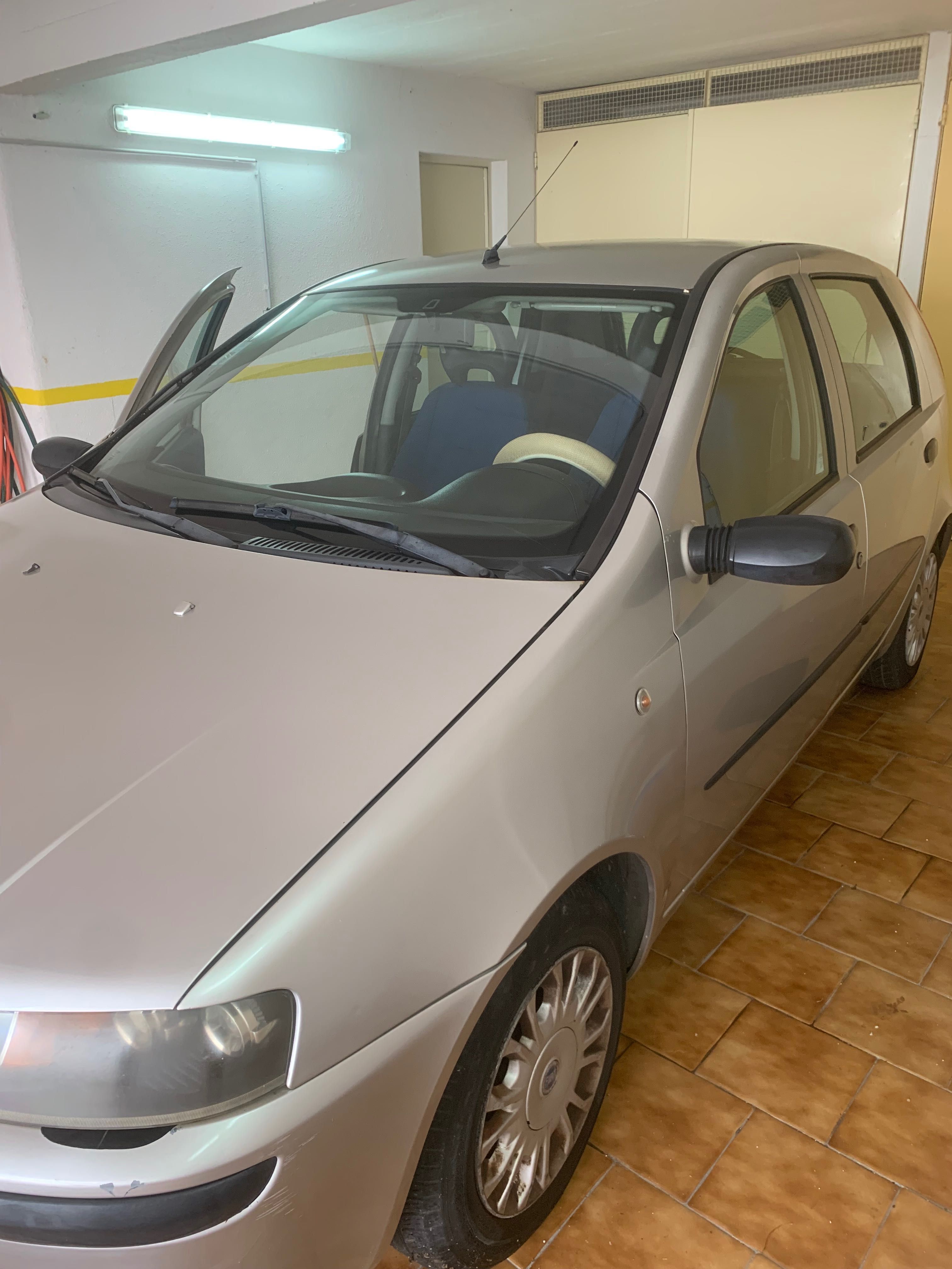 Fiat Punto cinzento
