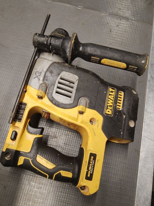 DeWalt  DCH273 młotowiertarka uszkodzona