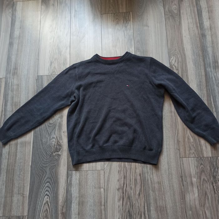 Sprzedam sweter Tommy Hilfigera.