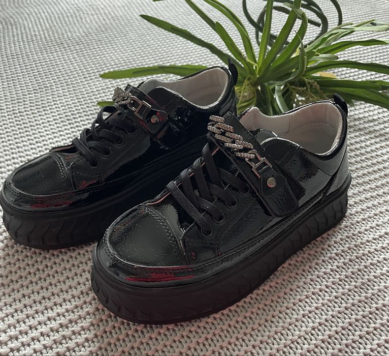 Oksfordki buty dziewczęce czarne, lakierowane,eleganckie na platformie