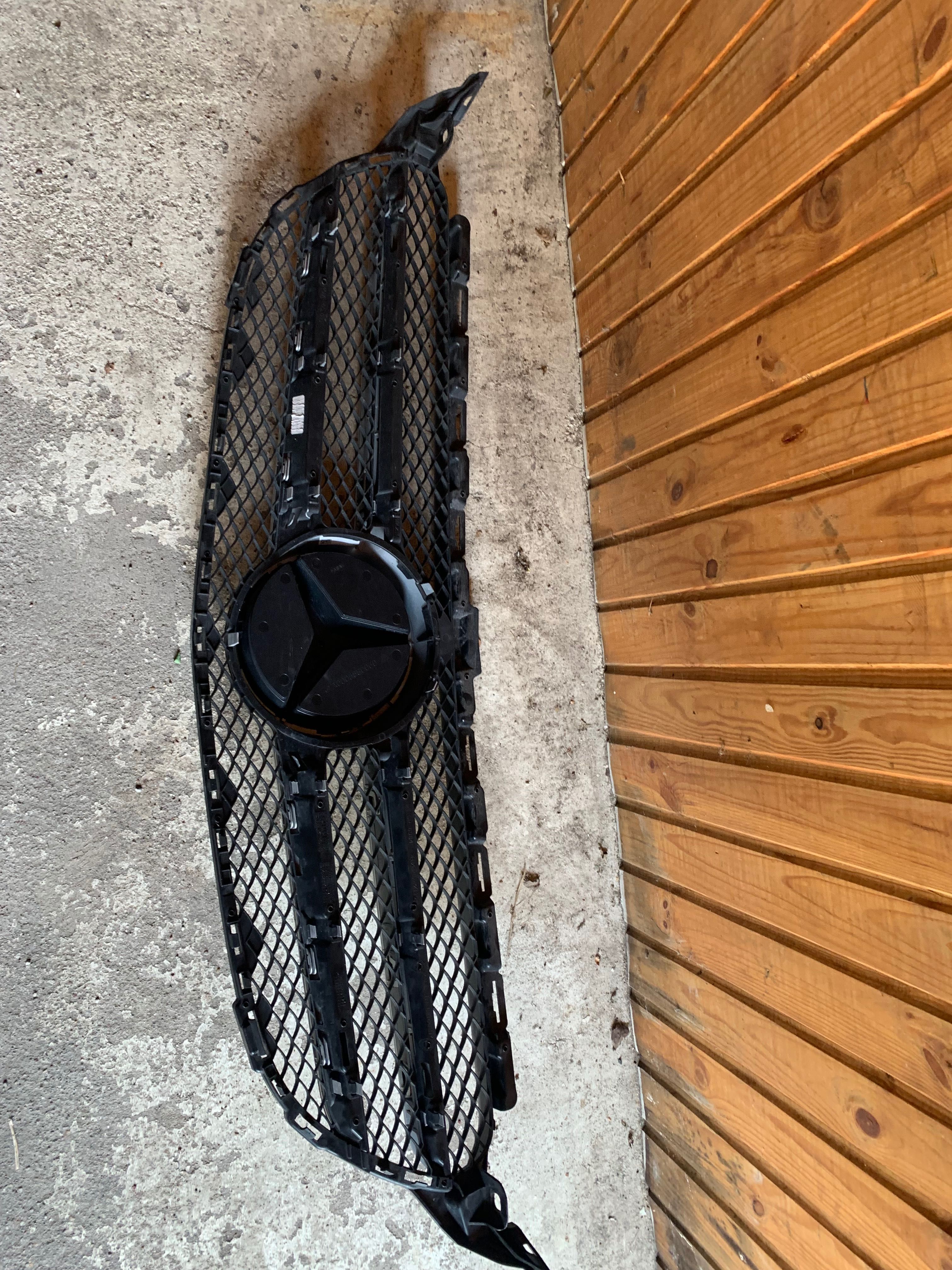 Grill atrapa w205