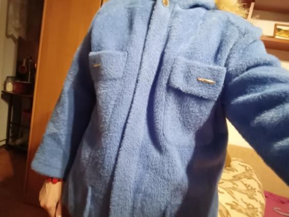 Ciepły płaszcz z kapturem