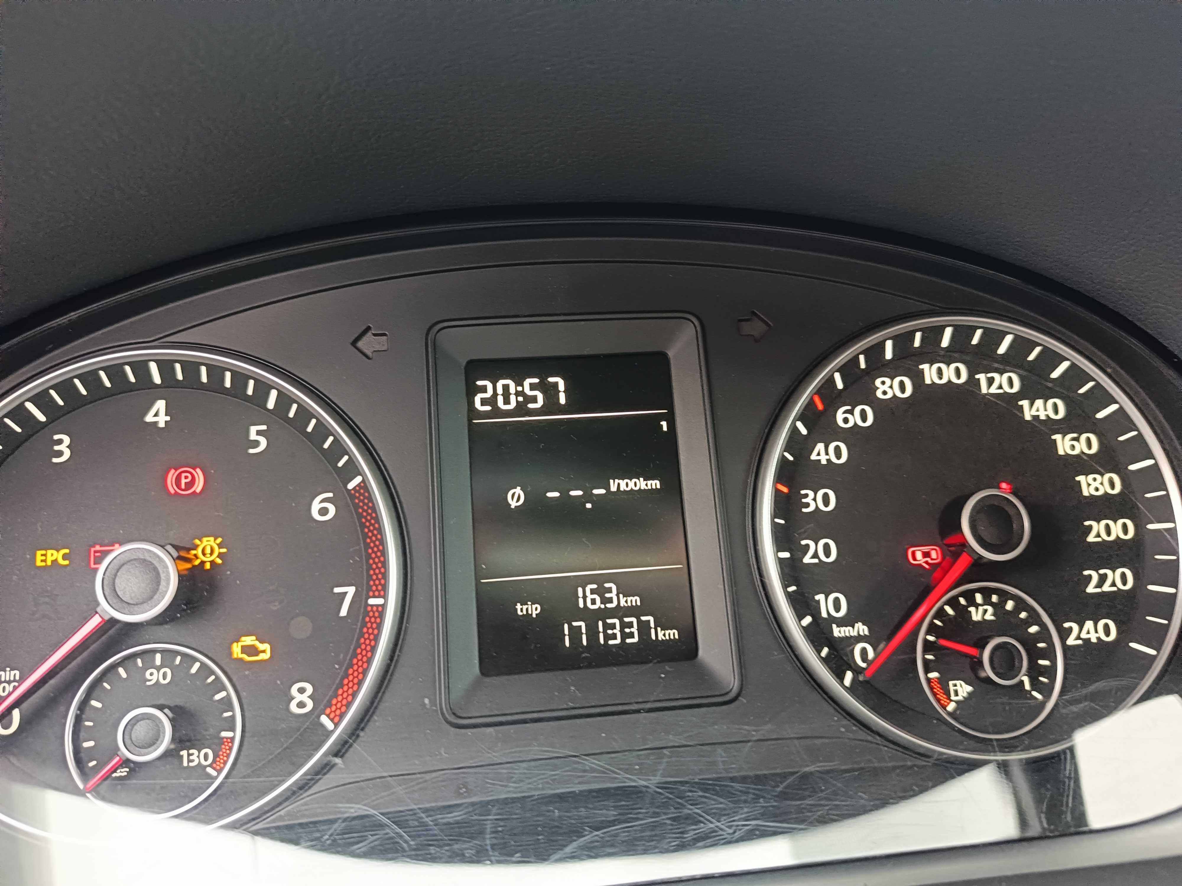VW Touran 1.4 benzyna 140 KM  2012r
