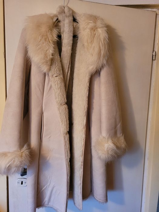 zimowy ciepły płaszcz kożuch sztuczny damski r.40 ecru beż