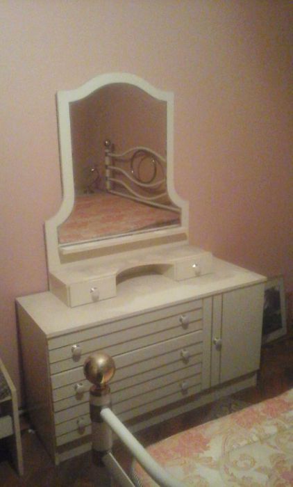 Mobilia de Quarto e outros móveis e sofás