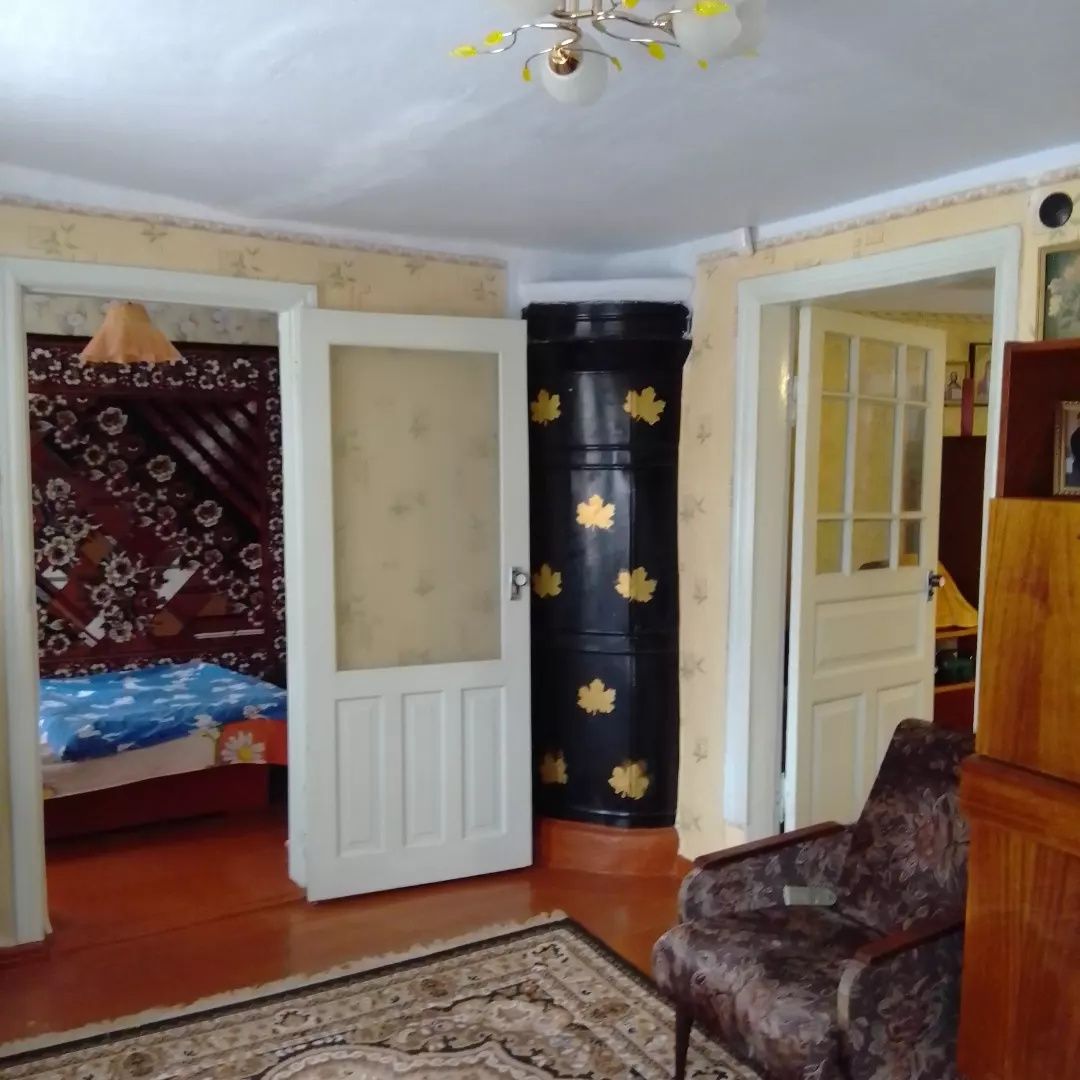 Продается пол дома с отдельным двором по ул. Димтриевской