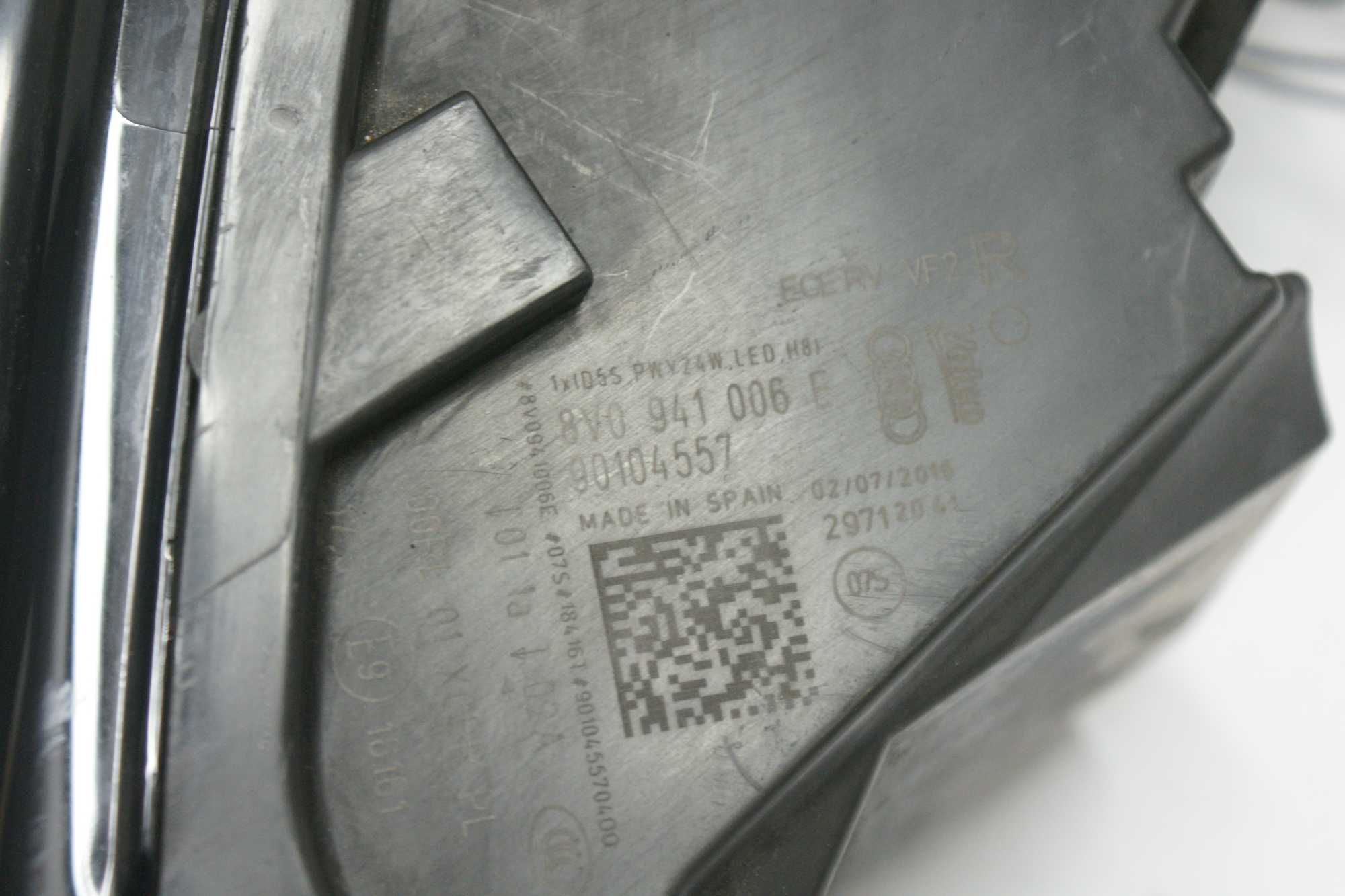 Lampa przednia przód prawa reflektor OE AUDI A3 8V0