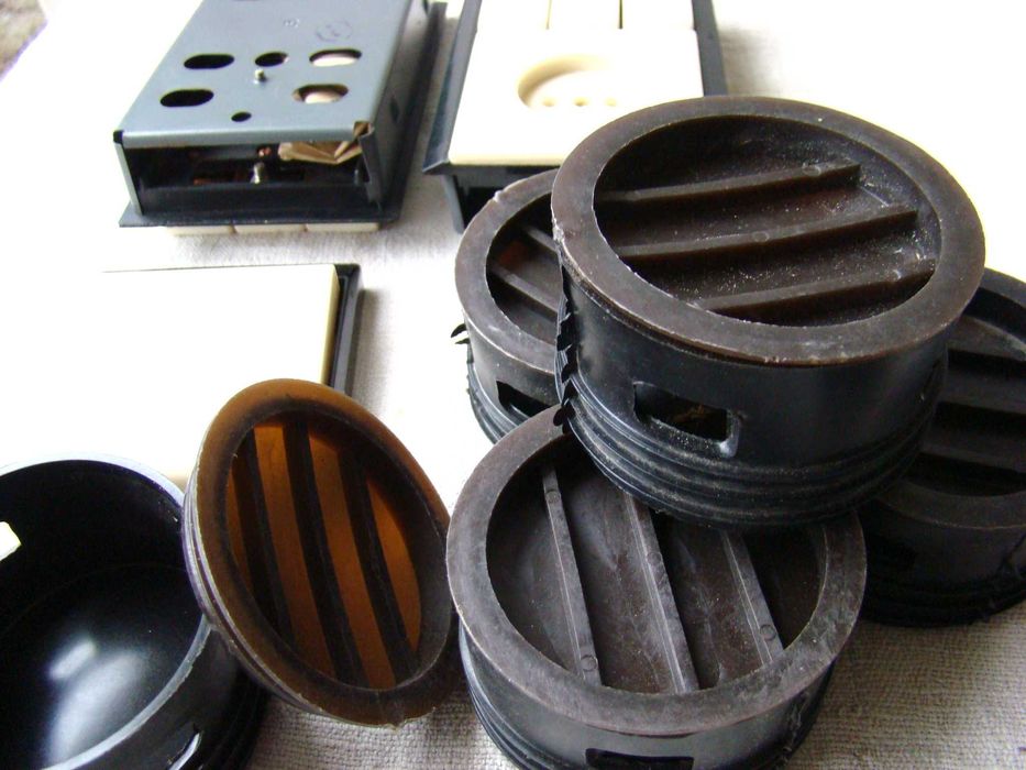 Блок вимикачів на три клавіші з розеткою новий, підрозетник часів ссср