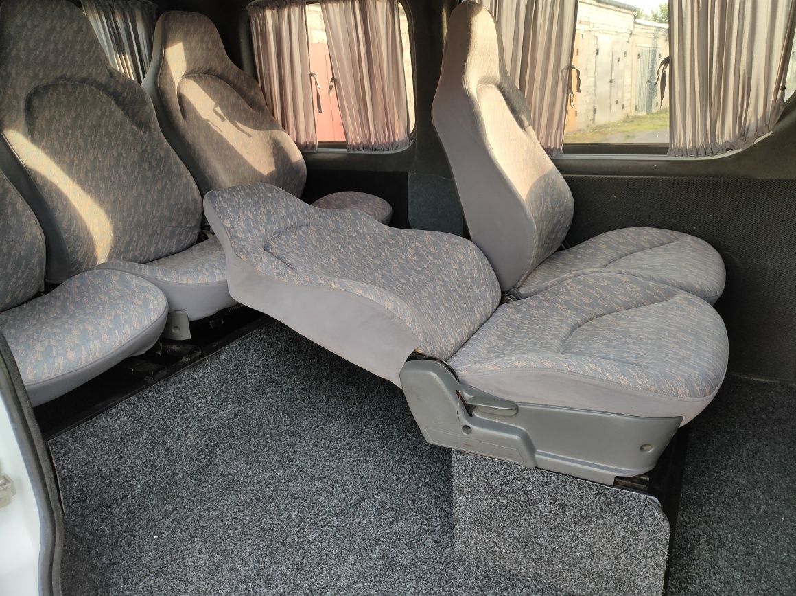 OPEL VIVARO 9 мест пассажир 2006 год