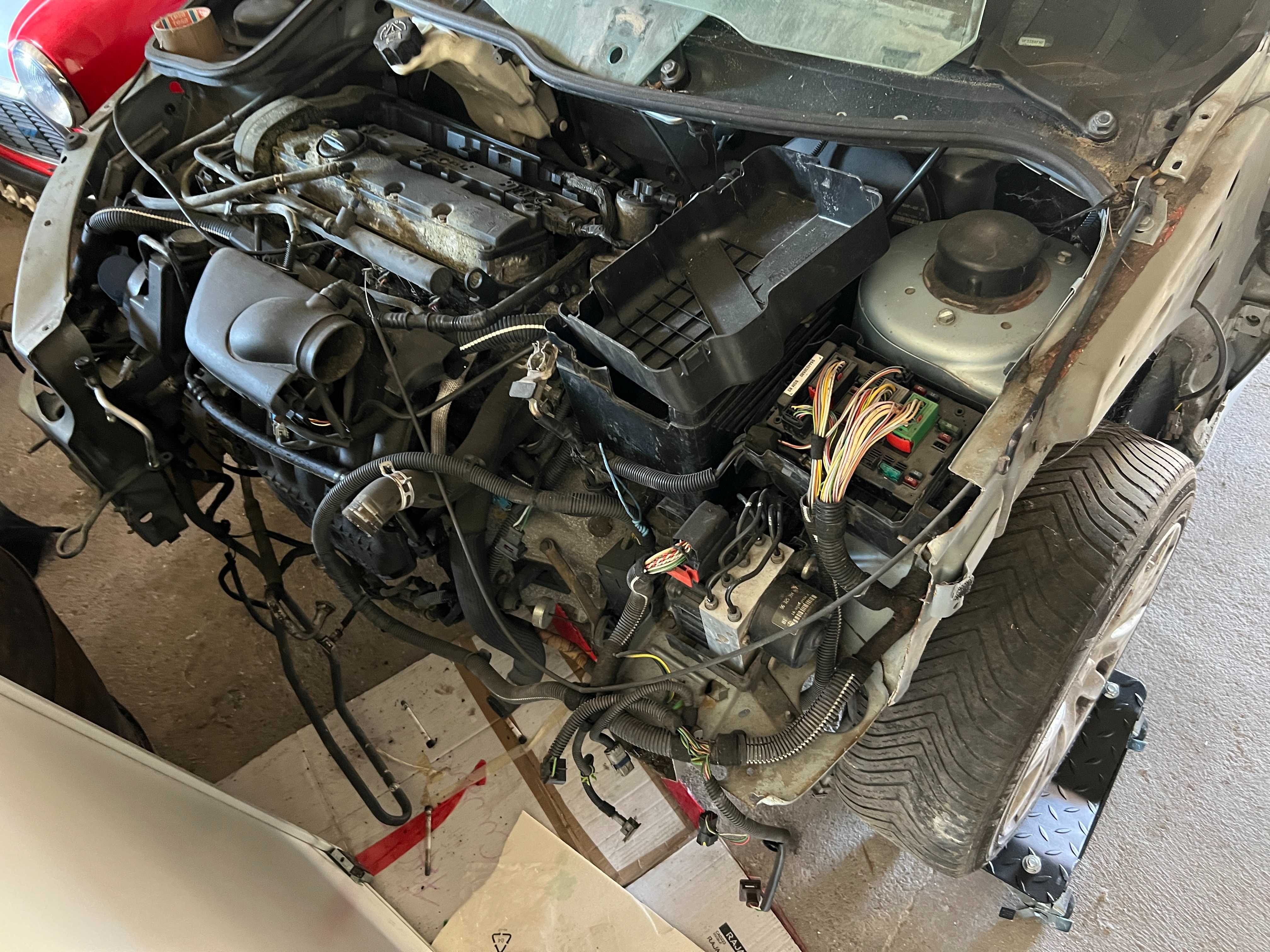 Peugeot 206 CC 2.0 16V – 136 CV (2001) + Carcaça 206 CC para peças