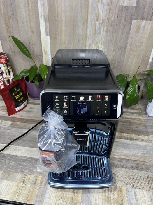 Кавомашина Philips LatteGo Series 5500 Series EP5547/90