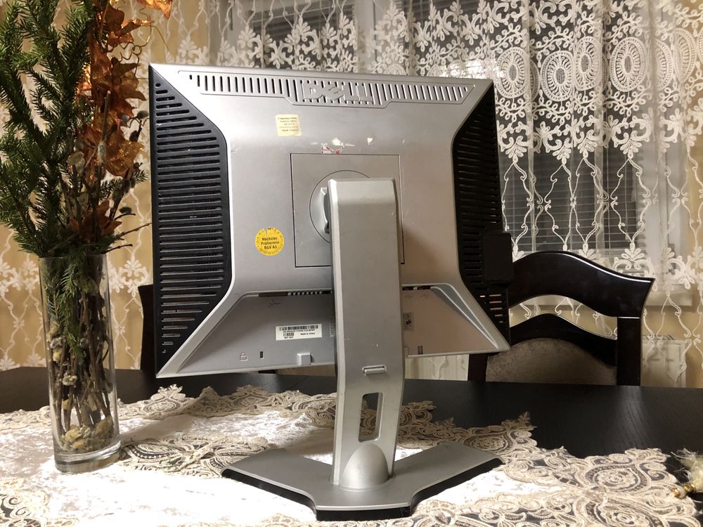 Монітор 19” DELL 1907FPt