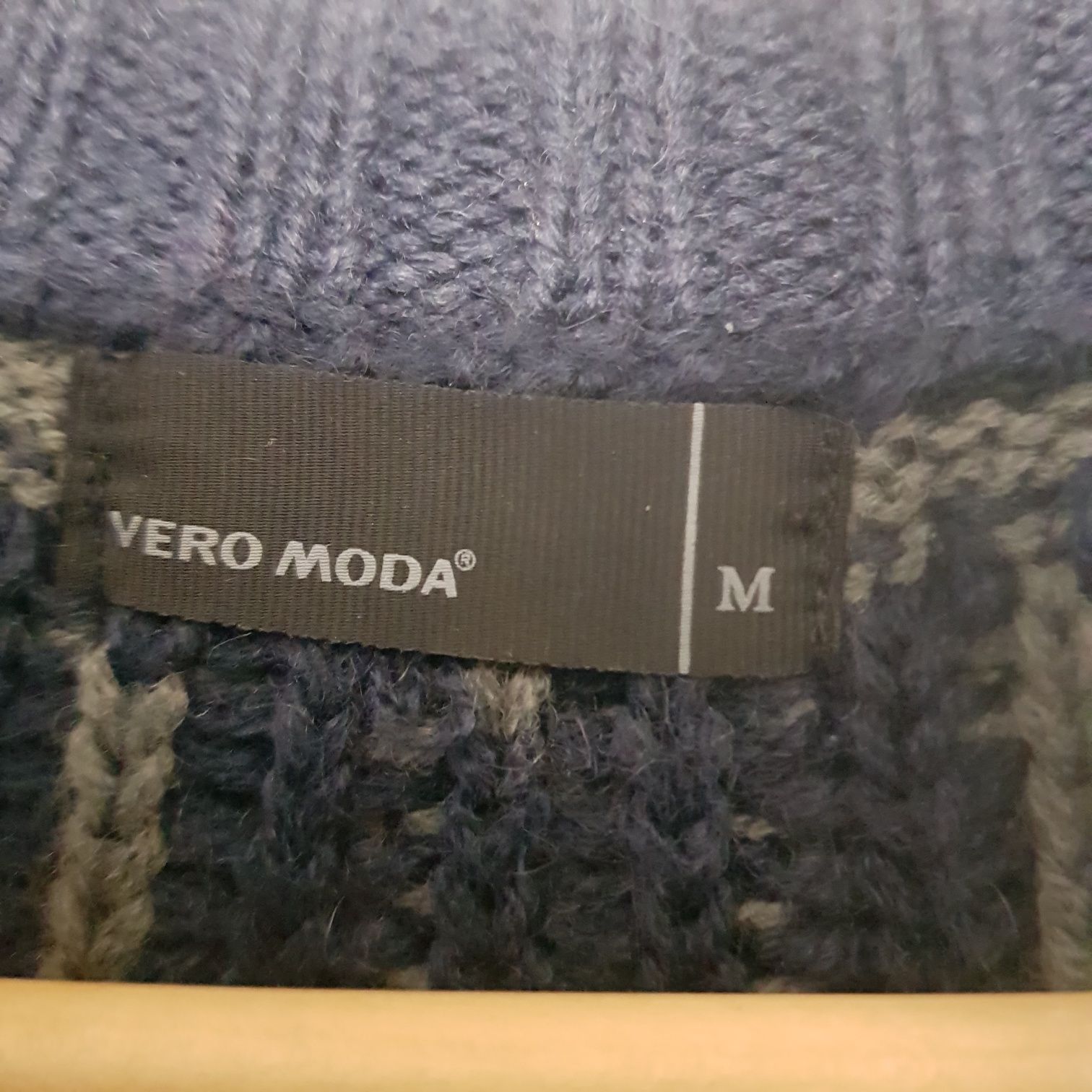 Sweter damski we wzory