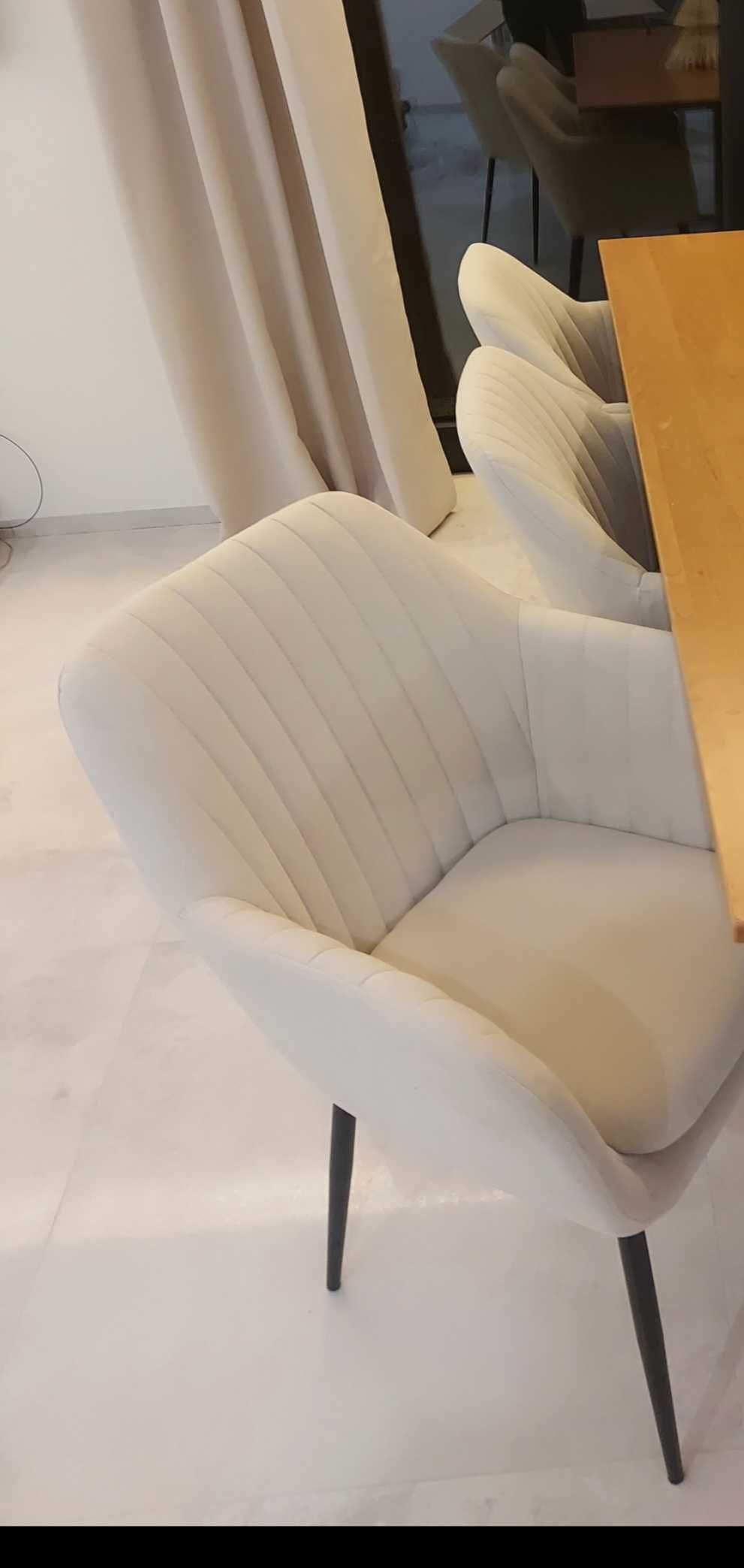 Krzesła Emilia piękne beż, piaskowe czarne nigi