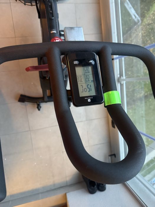 Rower stacjonarny spiningowy marki Domyos vs900