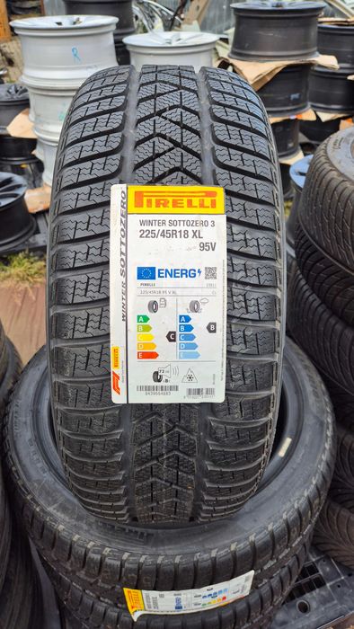 Зимові шини Pirelli Winter Sottozero 3 225/45 R18 95V XL