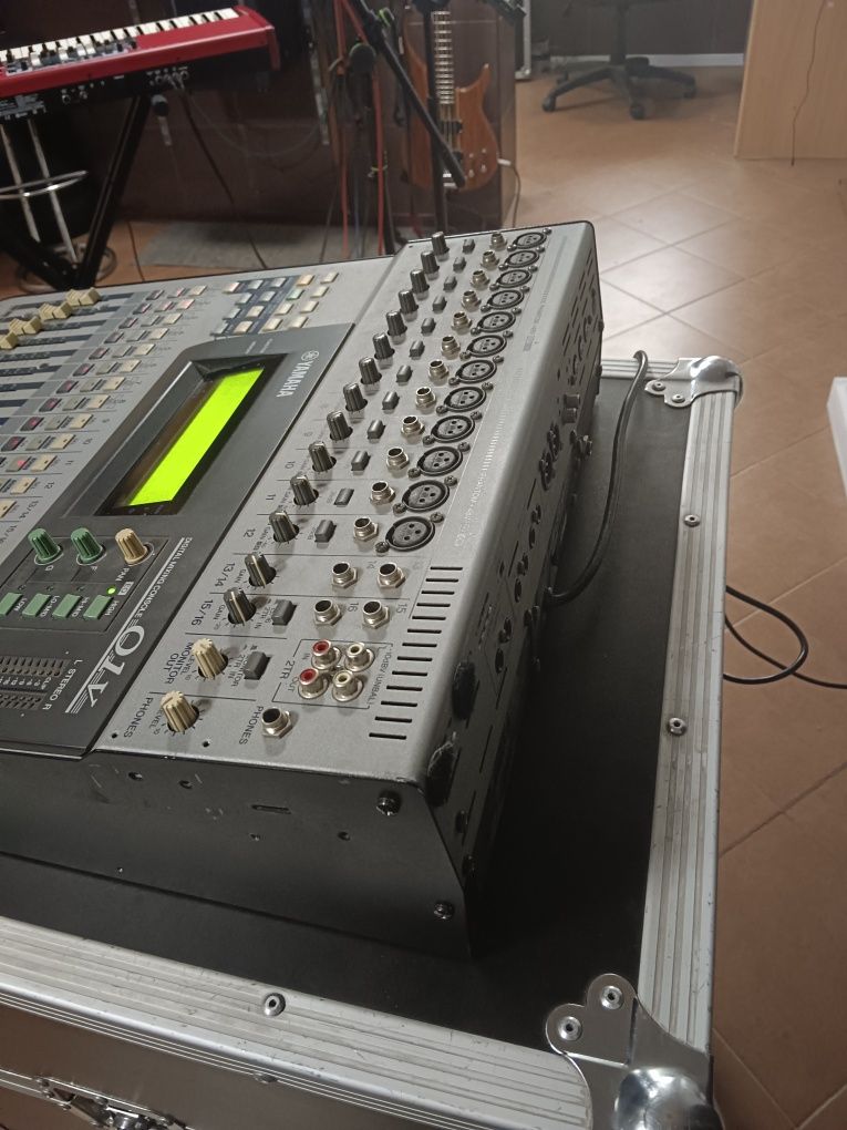 Mixer cyfrowy Yamaha 01V
