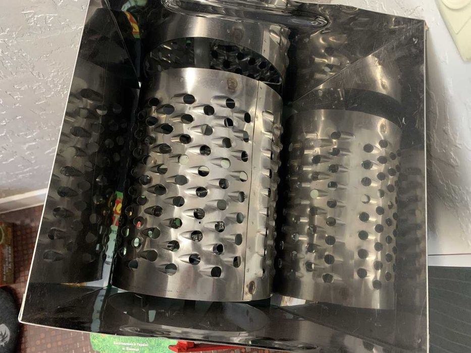 Ручна терка корморізка подрібнювач кормодробилка для коренеплодів