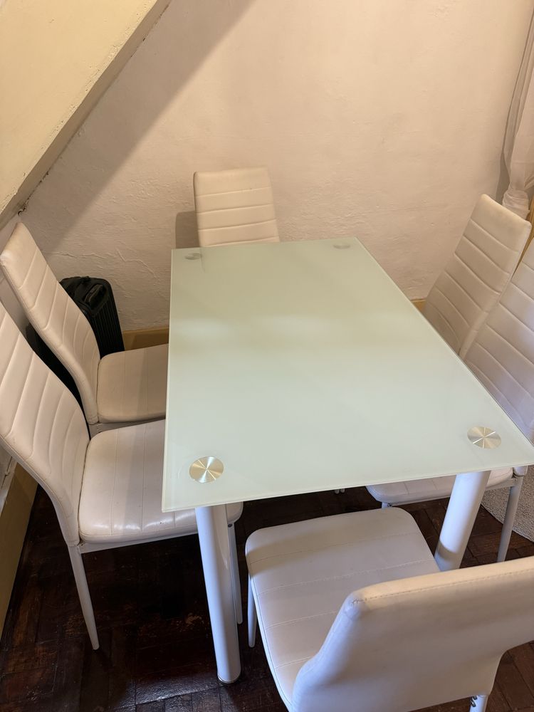 Vendo essa mesa em otimas condicoes,interessados e so chamad que negoc