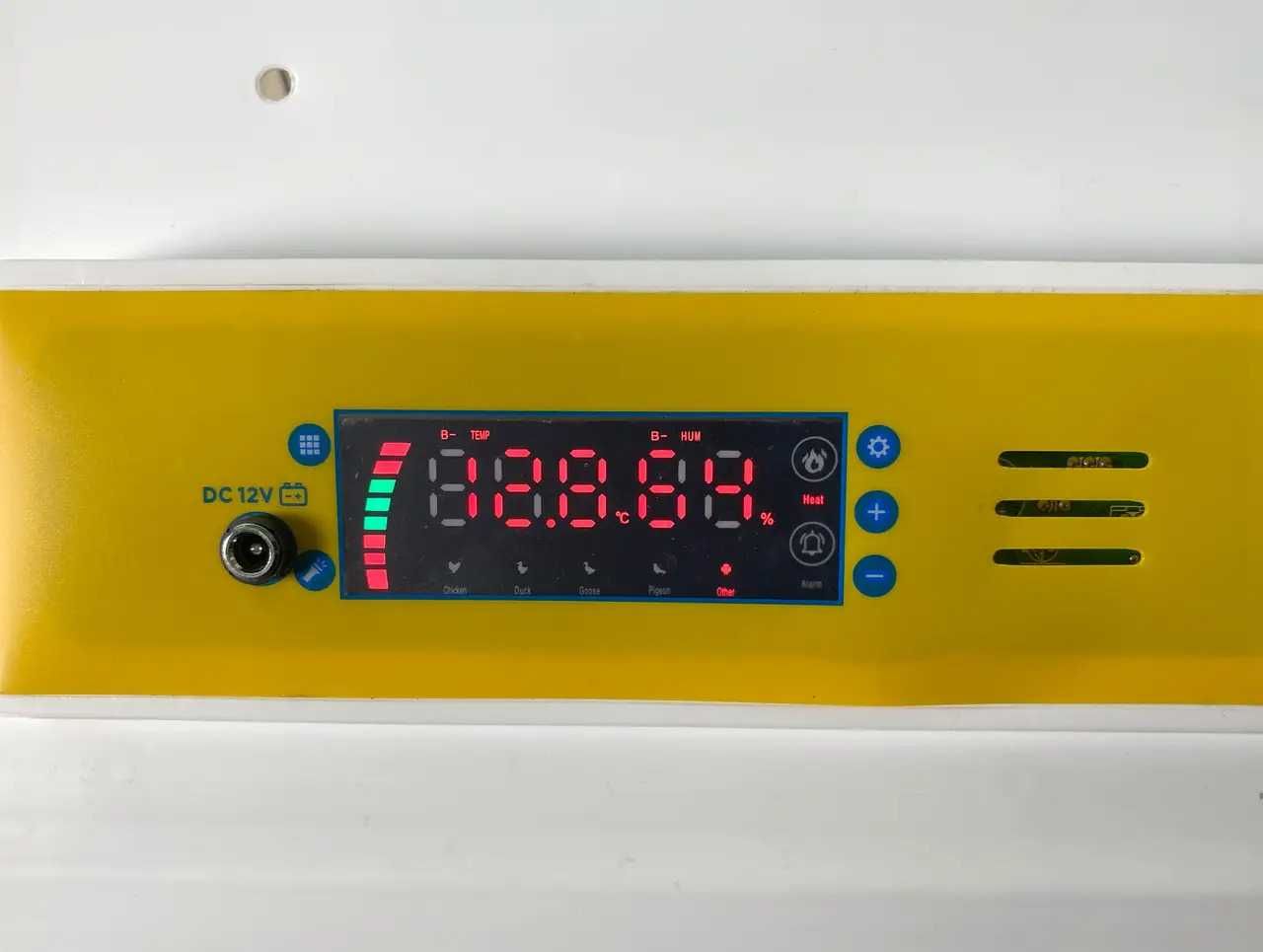 Інкубатор автоматичний ПТАХА 70-W (220/12В) пластиковий