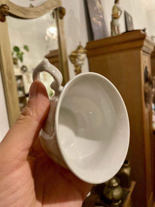 Porcelanowa filiżanka ze spodkiem