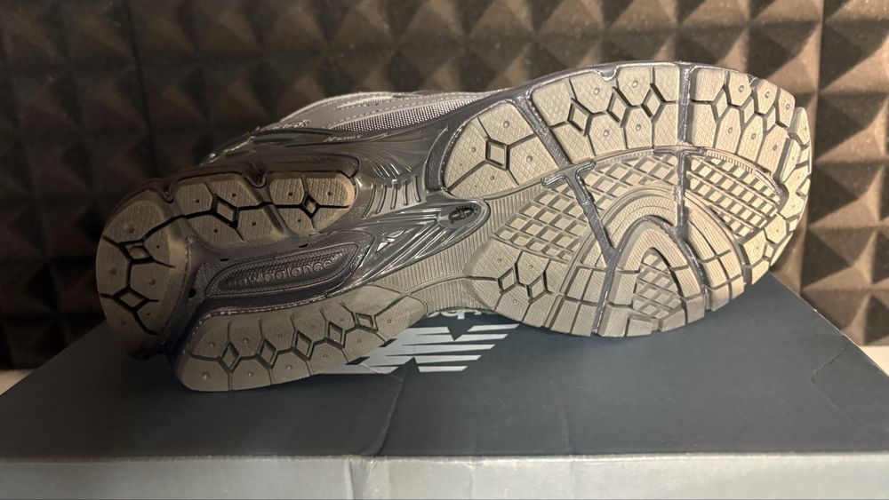 Оригінальні кросівки New balance 1906R на кордурі