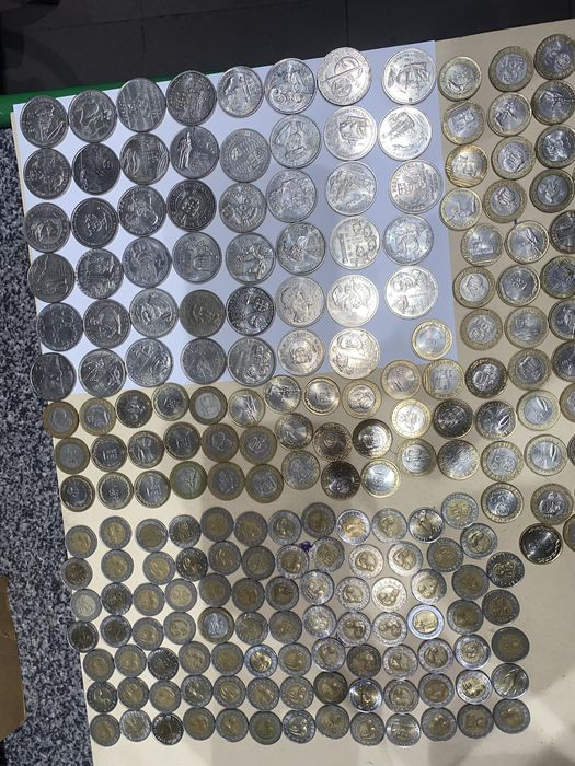 Moedas de 200 e 100 escudos