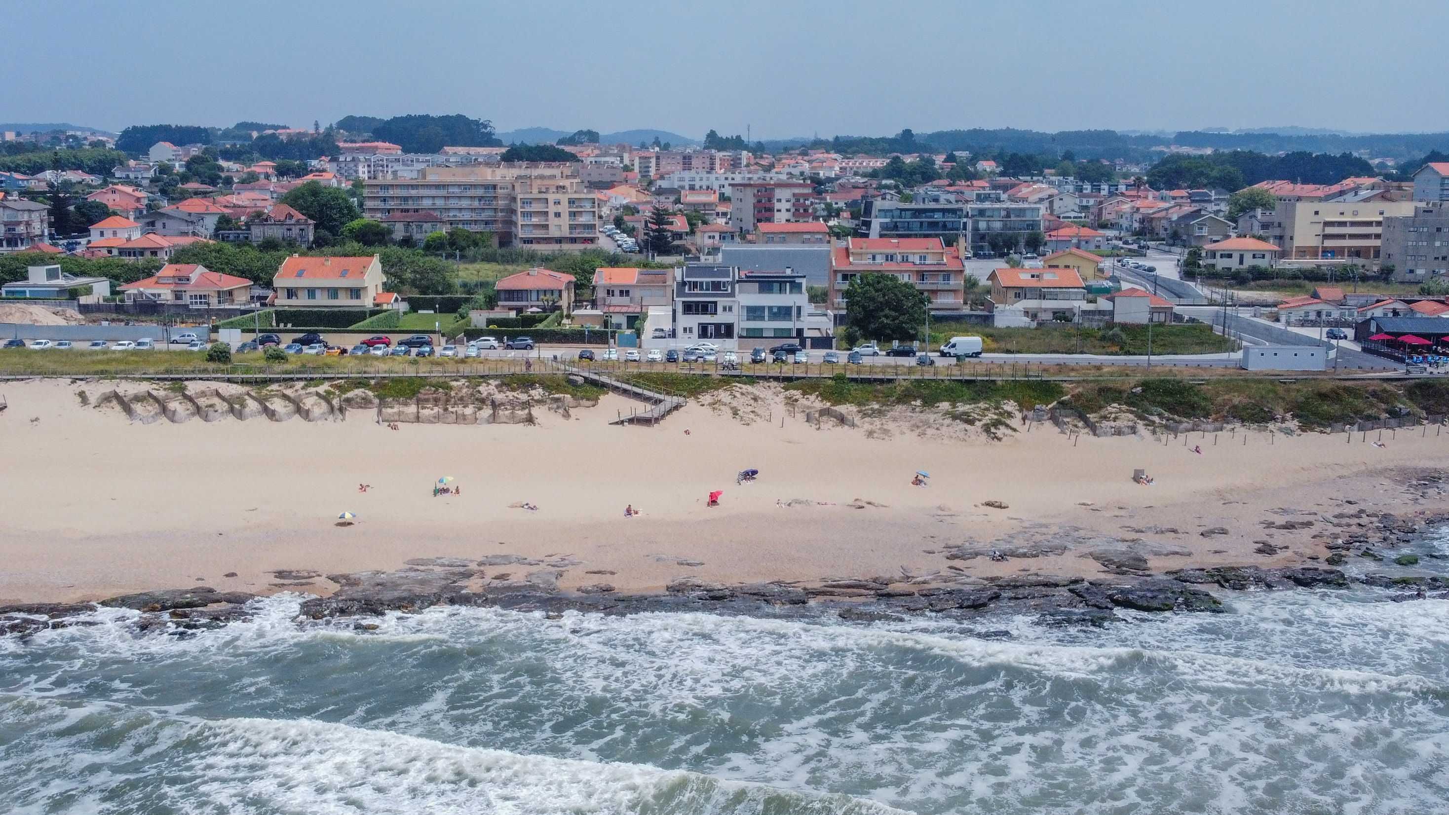 Arrenda-se T2 em frente à praia da Granja - Pronto a habitar