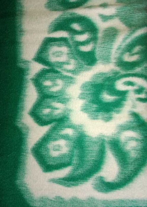 Продам одеяло жаккардовое шерстяное новое