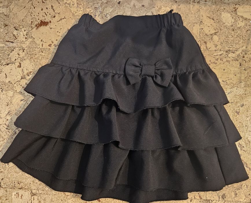 Czarna wizytowa spódniczka