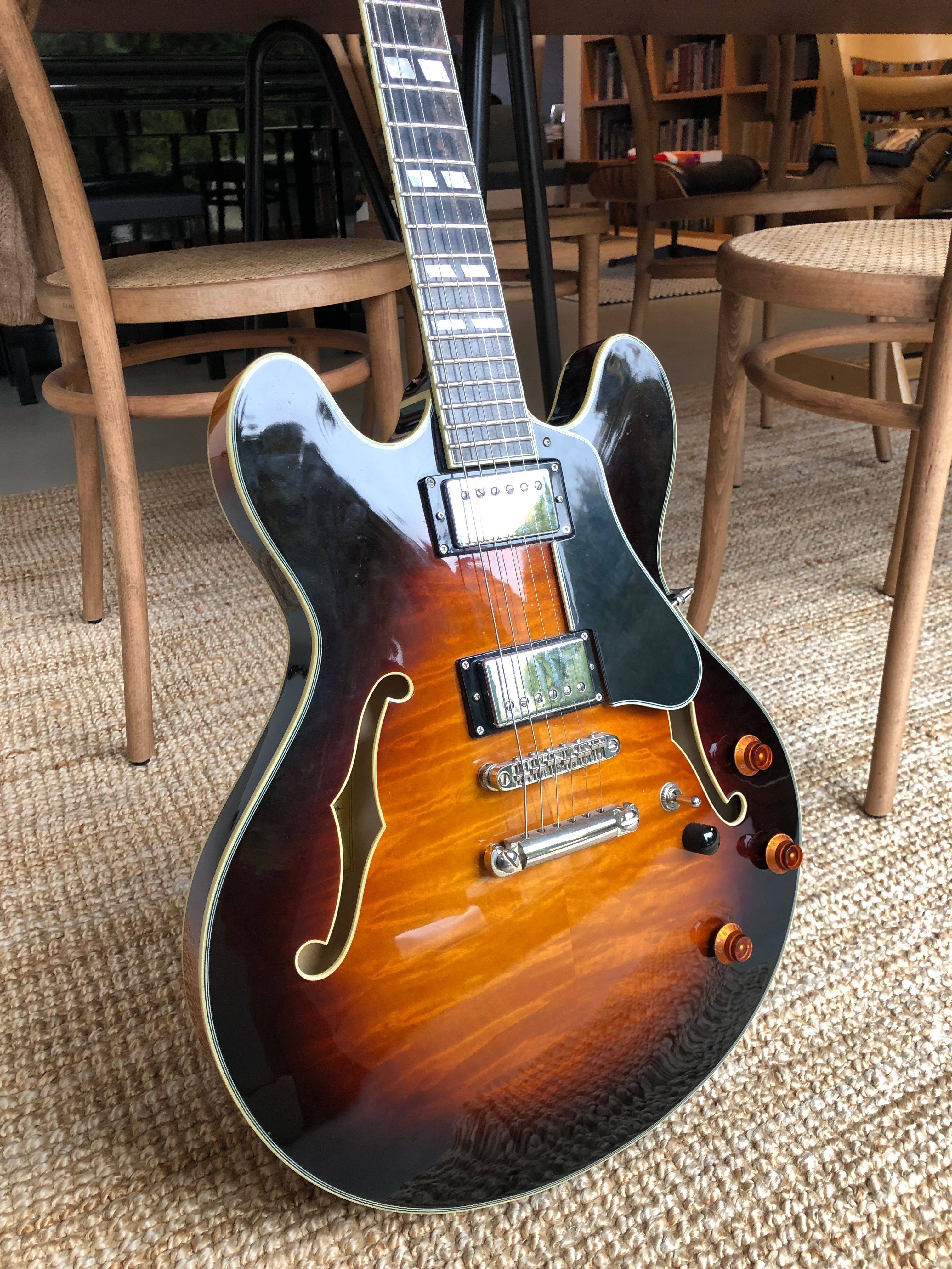 Guitarra Eastman T486 Sunburst + Hardcase