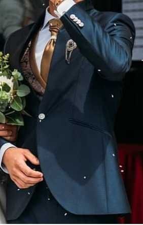 Fato de noivo como novo com colete e gravatão