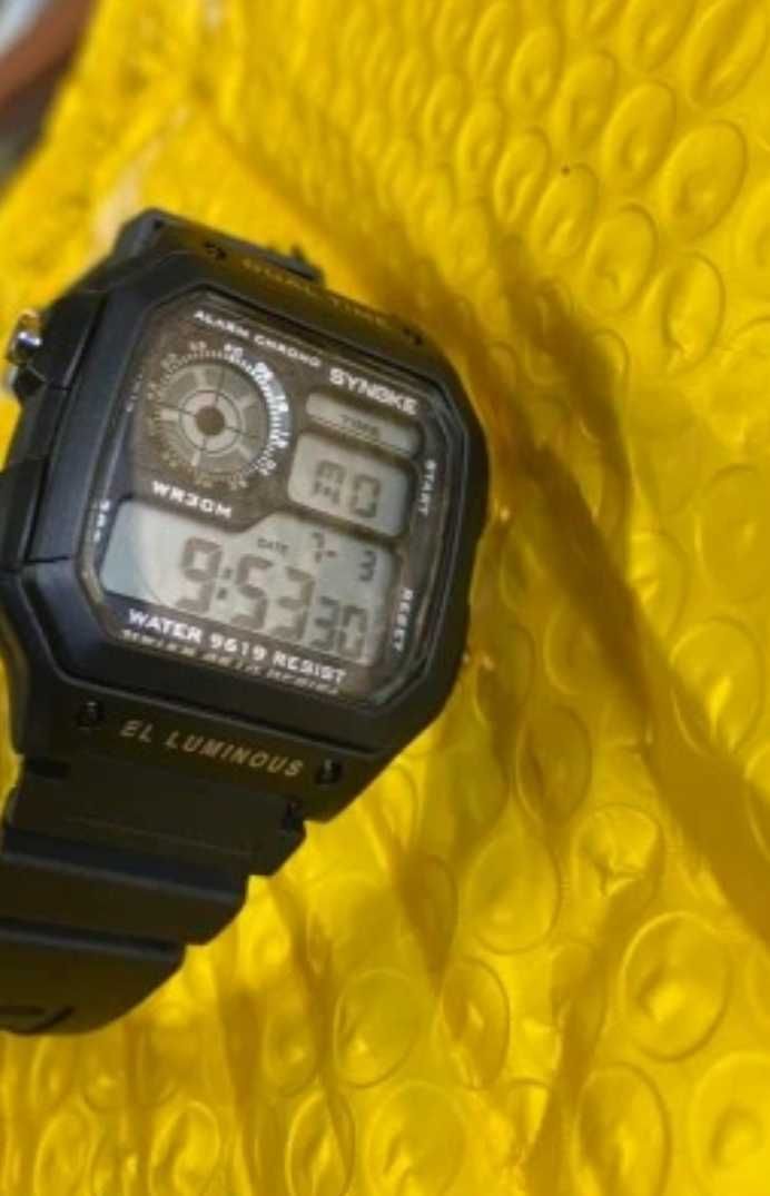Zegarek sportowy SYNOKE wodoszczelny z  podświetleniem.