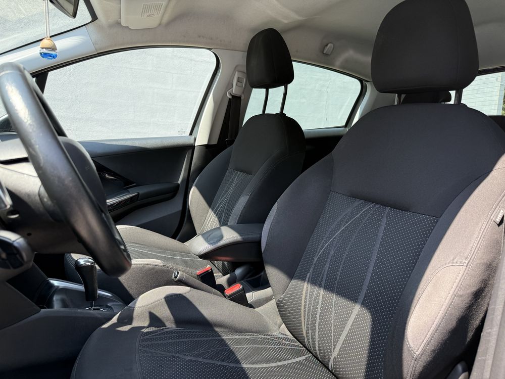 Peugeot 208 Caixa Automática