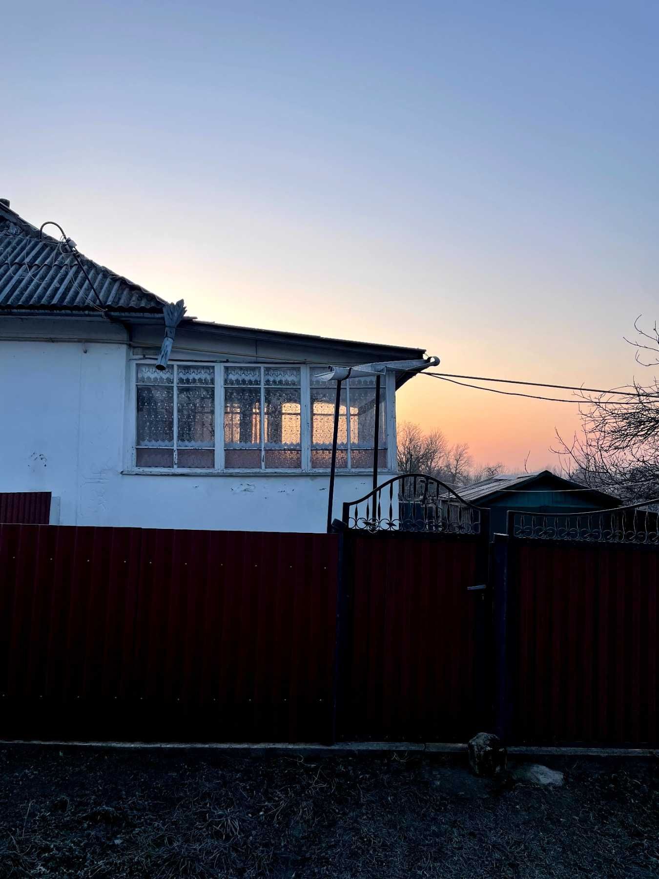 Продається затишний будинок в центрі села Ялтушків