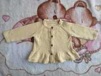 Żółty pastelowy zapinany sweter z baskinką falbanką ok. 68 - 74 j nowy