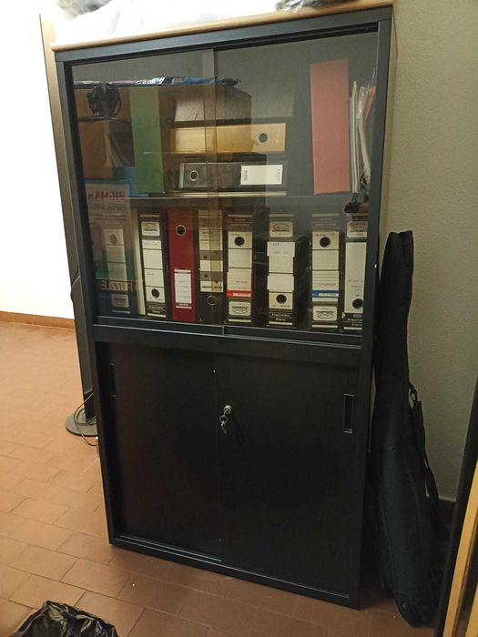 Armário de escritório com vidro