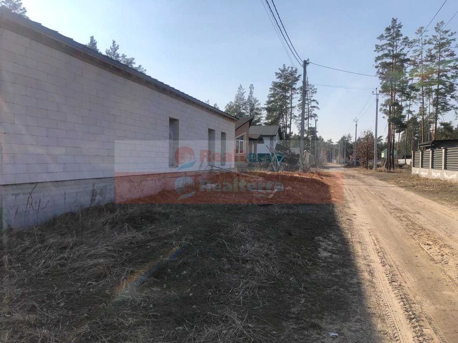 Сучасний недобудований будинок біля Десни
Крутий проєкт Вища Дубечня