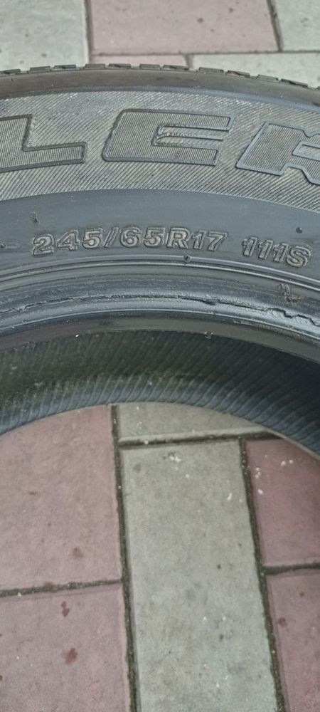 Продам резину летнюю Bridgestone 245/65R17