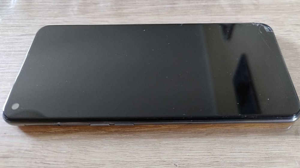 Telefon realme GT 5G, hiper telefon, ale ekran do wymiany