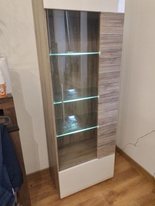 Witryna szafa szafka podświetlane półki