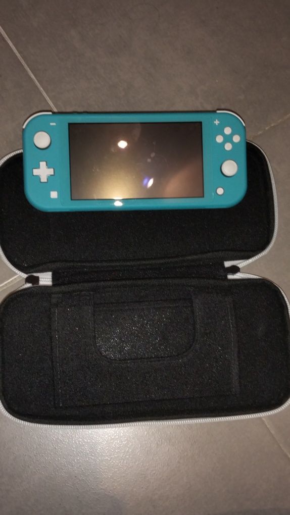 Nintendo Switch Lite cor Ciano