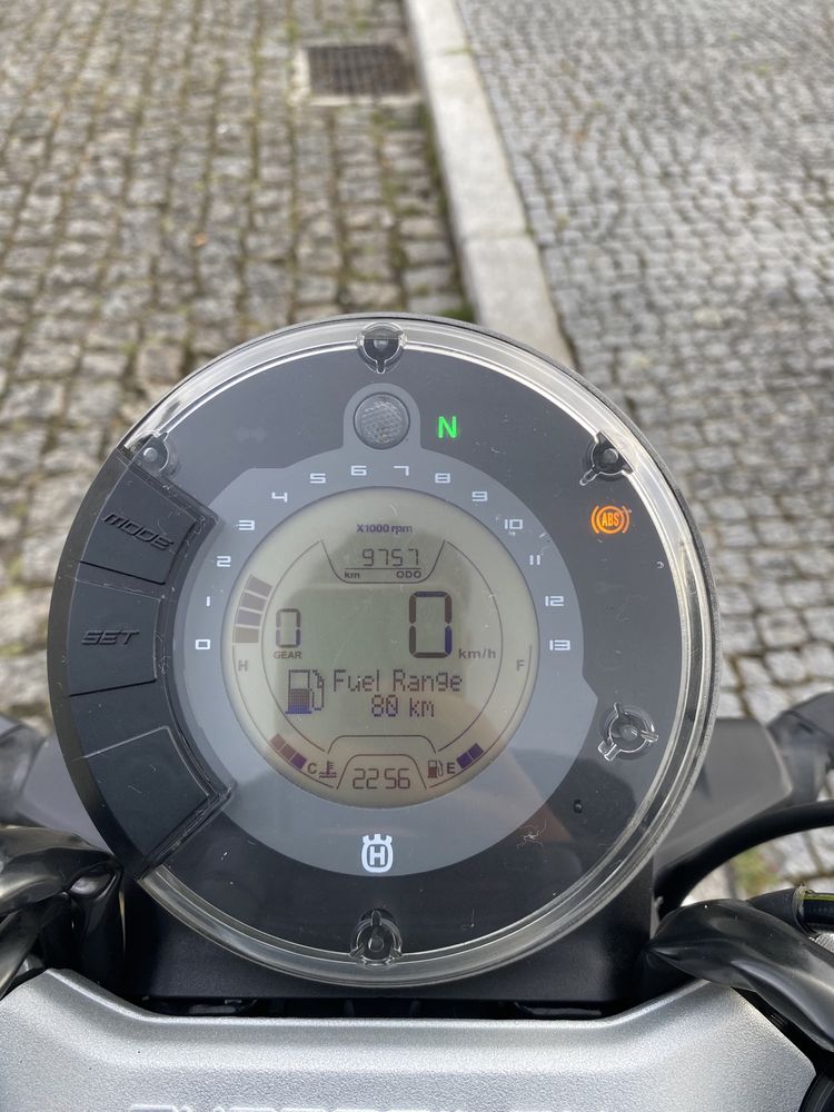 Husqvarna svartpilen 125 cafe racer