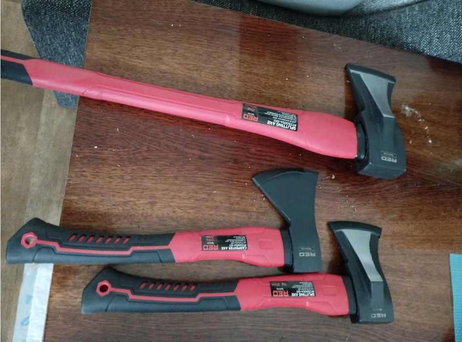 Komplet 3 siekier RED TECHNIC różne wagi mocne do rąbania drewna drzew